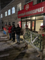 Трое граждан отправились на службу по контракту на торжественном митинге в Бугульме