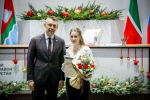 Заслуги, труд и талант: Дамир Фаттахов вручил награды бугульминцам