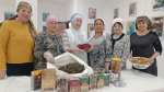 Сотрудники Центра татарской культуры Бугульмы собрали травяной чай для бойцов СВО