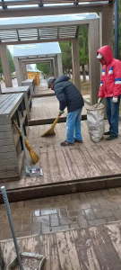 За прошедшие две недели с улиц Бугульмы вывезено 650 кубометров мусора