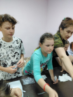 Юные бугульминцы подготовили посылки для бойцов спецоперации