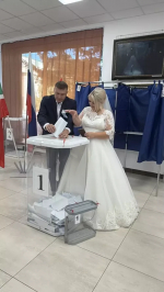 Молодожёны из Бугульмы проголосовали сразу после регистрации брака