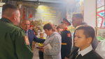 Вручение награды родным бойца. / ФОТО: Римма Баратова.