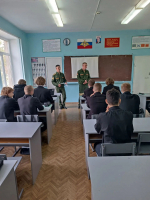 Бугульминские школьники встретились с курсантами военного училища.